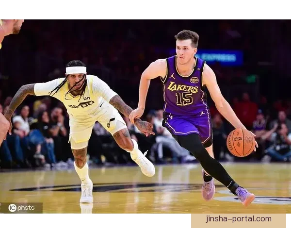 南湾湖人大胜毒蛇进西决 克内克特24分13篮板领衔胜利