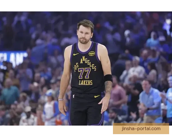 东契奇60分带领独行侠迎8连胜 疲惫闭眼庆祝 湖人全队为其狂欢祝贺